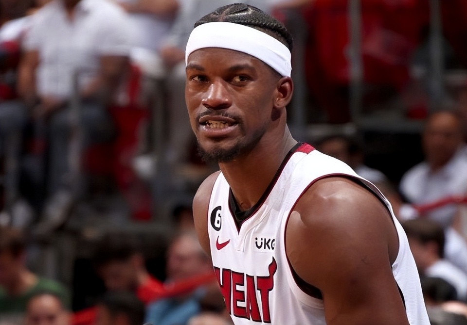 包含巴特勒重返赛场，重要助攻首场状态出色，德国队观众沸腾！上演精彩一战的词条APP下载