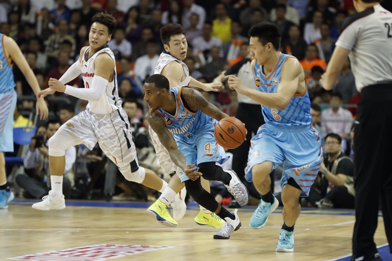 关于集结日广州队手感冰凉——全明星赛节点到来，质疑声仍在，更衣室氛围转暖的信息APP下载