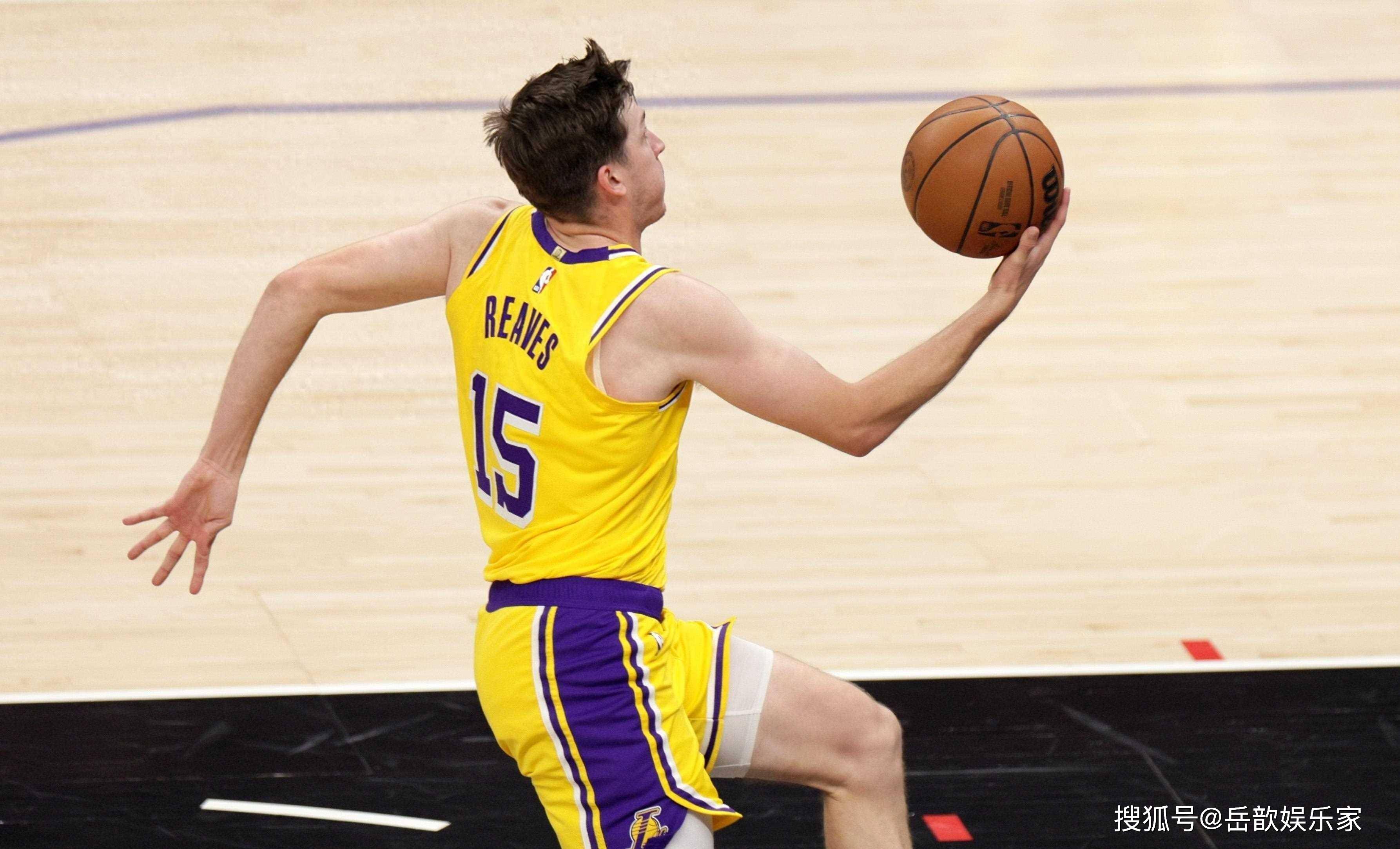 包含赛后洛杉矶湖人强势反弹：CBA常规赛节点到来，压力陡增，资深球员宣示担当的词条游戏模拟器